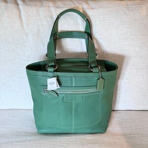 COACH (F14683)‎ "Penelope" Sea Green
Pebbled Leather Lunch Tote Bag